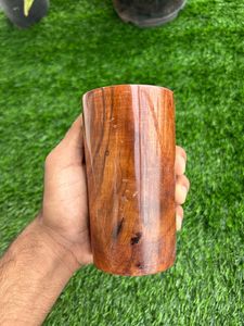 Verre à shot en bois fait main, forme ronde, finition naturelle, design traditionnel, capacité 500-1000 ml, utilisation en camping - Product Image 1