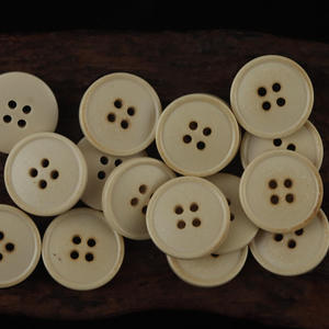 Boutons personnalisés en os blanc à 4 trous pour manteau trench extérieur - Product Image 6