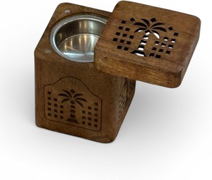 Diffuseur d'aromathérapie artisanal en bois de santal de style arabe avec design découpé au laser, support de bureau marron - Product Image 1