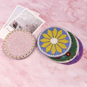 Posavasos Artesanal con Cuentas y Diseño de Niña de Dibujos Animados, Borde Elegante de Perlas, Ecológico, Tamaño Personalizado - Product Image 4