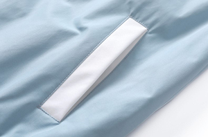 เสื้อแจ็คเก็ตวาร์ซิตี้ผู้ชาย แขนเสื้อตัดสี ดีไซน์สวมใส่สบาย เหมาะสำหรับสตรีทแวร์ โรงเรียน และกิจกรรมประจำวัน - Product Image 4