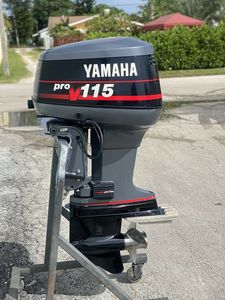 Listo para enviar, ¡Gran oferta! Motor fueraborda usado de 2 tiempos Pro V de 115 HP del 1994 con eje de 20 pulgadas y 425 horas de uso. - Product Image 2