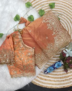 Sari fantaisie bicolore en mousseline de soie avec sequins, bordure brodée, sari de soirée en mousseline douce, sari de créateur avec bordure richement ornée - Product Image 1