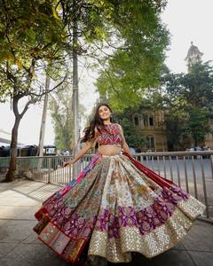 Ensemble Lehenga Choli brodé à imprimé numérique avec dupatta, robe de mariée indienne en coton longueur ras du sol, jupe et chemisier richement ornés de miroirs - Product Image 6