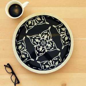 Plateau décoratif rond moderne style bohème avec incrustations en os et motif mosaïque artisanal pour coiffeuse, table basse - Product Image 1