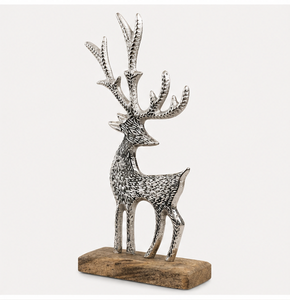 Estatua de reno de aluminio con acabado en plata antigua sobre base de madera natural, elegante escultura festiva de ciervo para la sala de estar. - Product Image 1
