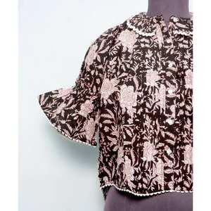 เสื้อเชิ้ตผู้หญิงคอโอ แขนพอง ลายดอกไม้ พิมพ์ลายวินเทจ ดีไซน์สวยหวาน เป็นมิตรกับสิ่งแวดล้อม แห้งเร็ว ผ้าฝ้าย 100% - Product Image 2