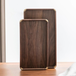 Bandeja de Servicio Ecológica de Madera de Nogal de Grado Comercial con Esquinas de Latón, Diseño Rústico para Catering, Cocina y Servicio de Té - Product Image 4
