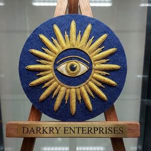Servicio de Fabricación de Insignias Masónicas Bordadas en Oro con el Símbolo del Ojo que Todo lo Ve, Hechas a Mano con Hilo de Oro - Product Image 1