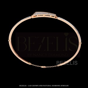กำไลข้อมือดีไซน์โดดเด่นทรงสามเหลี่ยมประดับเพชรแล็บโกรว์สีเหลืองทอง - Product Image 2