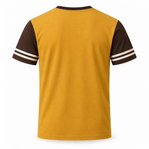 T-shirt à manches courtes jaune moutarde pour homme avec manches contrastées marron et rayures blanches, col rond, coupe décontractée - Product Image 3