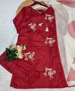 ชุดเสื้อผ้าปักลายเรยอน RICH LOOK พร้อมผ้าคลุมไหล่ สไตล์ลำลองหรูหรา ราคาขายส่ง เสื้อผ้าชาติพันธุ์ GAJARI - Product Image 4