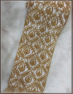 ผ้าคลุมไหล่ผู้หญิงลายดอกไม้ยาวสีทองงาช้าง - Product Image 2