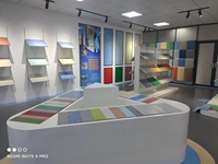 Tapis de sol de table ESD en caoutchouc antistatique vert de 2 mm d'épaisseur, personnalisé en usine, pour ligne de production électronique, salle blanche
