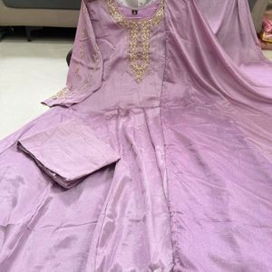 Ensemble de robe Anarkali en tissu de verre pur pour femmes, travail manuel, col et manches, 3 pièces, tenue de fête ethnique avec dupatta - Product Image 5