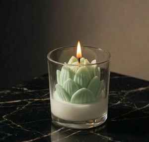 Bougie parfumée au soja en verre, fleur de lotus verte, décoration personnalisée pour la maison, cadeaux pour baptême - faite à la main, prix de gros - Product Image 1