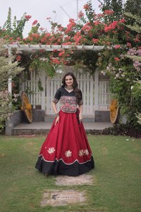 Conjunto de Lehenga Choli Colorido para Navratri, Reversible, Tradicional, Largo hasta el Suelo, Corte Ajustado, para Noches de Dandiya, Fiestas de Diwali y Otras Ocasiones - Product Image 2