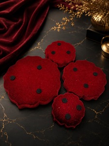 Juego de 4 Portavelas de Té Rojos de Terciopelo, Ideales para Mesas de Comedor, Centros de Mesa, Salas de Estar y Decoración Festiva - Product Image 4