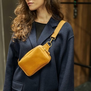 Bolso de Pecho de Cuero Personalizado, Hecho a Mano, Ajustable, Tipo Bandolera para Mujer, Bolso Premium Personalizado para Viajes y Uso Diario - Product Image 1