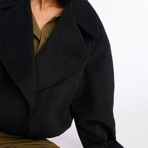 Manteau court en laine de luxe pour femme, col cranté, épaules tombantes, manches longues, devant ouvert, chaud pour l'hiver, couleur unie, style minimaliste - Product Image 3