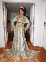 Magnifique Robe Caftan Traditionnelle Bleu Doré Brodé Longueur Ras du Sol pour Femme, Coupe Droite, en Crêpe Banane, Style Ethnique et Élégant, Idéale pour le Soleil
