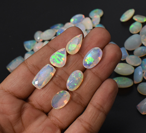 Lot de pierres précieuses d'opale éthiopienne naturelle Multi Fire, formes et tailles variées, facettées, pierres précieuses en vrac pour la création de bijoux - Product Image 1