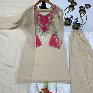 Elegante Conjunto de Kurta de Seda con Bordado Intenso y Textura Texturizada, con Palazzo y Dupatta - Product Image 1