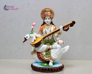Estatua de Resina de la Diosa Saraswati con Cisne Veena, Figura Decorativa Religiosa Tradicional Hecha a Mano, Adorno de Mesa, Artesanía Nirmala - Product Image 2