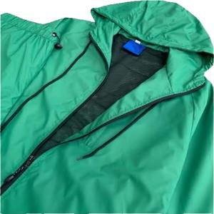 Ensemble de survêtement coupe-vent en nylon léger et imperméable personnalisé pour la course à pied avec fermeture éclair – Vente en gros - Product Image 2