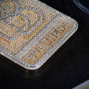 จี้เพชรโมอิสซาไนต์ชุบทอง 18K แบบ Iced Out พร้อมเพชรทรงบาแกตต์ ตัวอักษร ตัวเลข ชื่อ จี้สไตล์ฮิปฮอปสุดหรูสำหรับผู้ชาย - Product Image 3