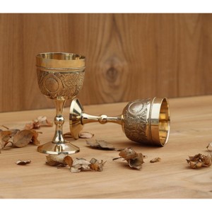 Gobelet en laiton fait main, design vintage en relief, coupe à vin ronde pour mariage, usage décoratif, 2 pièces - Product Image 2