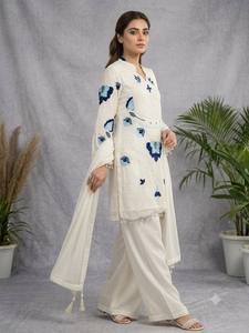 Conjunto Indio-Pakistaní con Bordado Floral Blanco, Blusa con Borlas de Encaje, Dupatta, Pantalones Anchos, Ropa para Bodas y Fiestas - Product Image 2