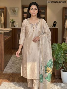 Elegante Salwar Kameez Indio-Pakistaní Completamente Cosido en Tela de Seda con un Toque Moderno para Mujeres a la Última Moda - Product Image 6