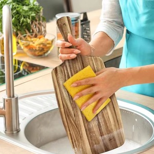 Planche à découper en bois d'acacia avec poignée intégrée et trou de suspension, épaisseur 1,5 cm, compatible lave-vaisselle, plateau de service pour charcuterie - Product Image 3