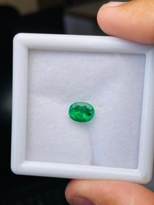 Esmeralda Natural de Zambia, Corte Ovalado, 2.45 Quilates, Calidad AAA, Verde, Certificada por IGI, Brillo Excelente, Corte y Pulido Perfectos para Joyería - Product Image 3