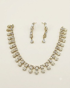 Parure Collier Ras-du-Cou et Boucles d'Oreilles Longues Pendantes en Pierre AD Taille Baguette Scintillante – Bijoux Élégants pour Mariage et Réception – Mode Féminine - Product Image 1
