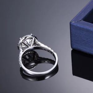 แหวนเพชรทรงกลมเจียระไนแบบบริลเลียนต์ ตัวเรือนเงินแท้ 925 ชุบทองคำขาว 14K ประดับเพชรแบบฝังเรียบหรู เครื่องประดับผู้หญิงสุดคลาสสิก - Product Image 6
