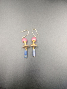 Pendientes de Aro Minimalistas Amaira Jewels, Chapados en Oro, con Perlas de Agua Salada, Diseño para Parejas, Corte Brillante, Color Azul Fantasía, Regalo para Fiesta - Product Image 4