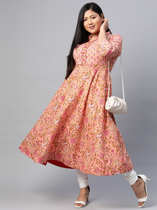 Vente en gros de Kurta Anarkali en coton rose à fleurs, taille plus, col mandarin, manches trois quarts, tenue d'été confortable pour femmes - Product Image 5