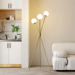 Lampe de sol d'angle minimaliste et fine avec LED blanc chaud à intensité variable pour petits espaces - Product Image 1