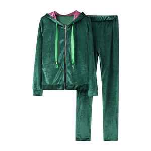 Conjunto de Ocio de Tela Suave con Brillo Premium, Pantalones Anchos Cómodos con Corte Acampanado, Traje Moderno de Terciopelo - Product Image 5