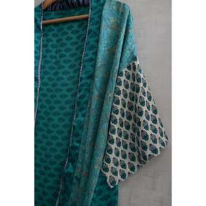 Kimono corto de seda india hecho a mano para mujer, ropa de dormir estampada, ropa de descanso - Product Image 3