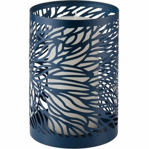 Porte-bougies cylindriques en acier argenté avec motifs de feuilles découpés pour la décoration de la maison, des mariages et des tables de Noël - Product Image 6