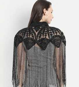 Cape de luxe noire à franges perlées pour mariage féminin - Veste enveloppante en polyester faite à la main avec détails à franges - Product Image 1