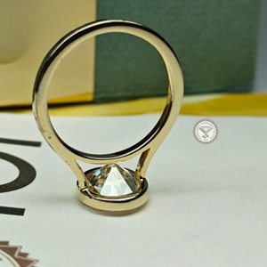 Anillo de Compromiso de Tres Piedras con Diamante Ovalado Cultivado en Laboratorio de 3 TCW en Oro de 14K, Certificado IGI, Joyería Nupcial de Lujo para Mujer - Product Image 4