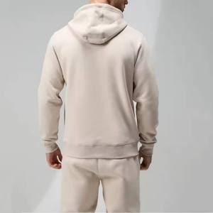 Conjunto de chándal beige de lujo para hombre con logo personalizado, sudadera con capucha de forro polar y pantalones de chándal con cordón, venta al por mayor, ajuste slim - Product Image 5
