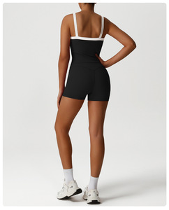 Ensemble de yoga 2 pièces pour femmes, vêtements de sport brodés en dentelle, coupe ajustée, au-dessus du genou, pour la gym et le fitness, vente en gros - Product Image 1