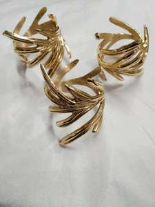 Anneau de serviette en métal torsadé fait main, finition antique, porte-serviette décoratif, anneau de serviette rustique pour table à manger - Product Image 2