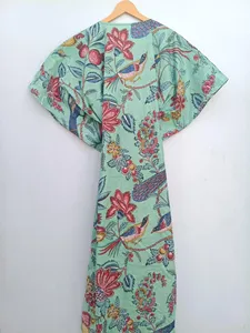 Robe maxi kaftan en coton imprimé vert de qualité supérieure, style bohème, col en V, manches courtes et coupe décontractée pour les vacances. - Product Image 3