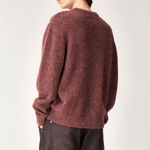 Pull en acrylique épais personnalisé pour homme, imprimé lettres rouges, tricoté, anti-boulochage, logo frontal, manches classiques, pour l'automne - Product Image 4